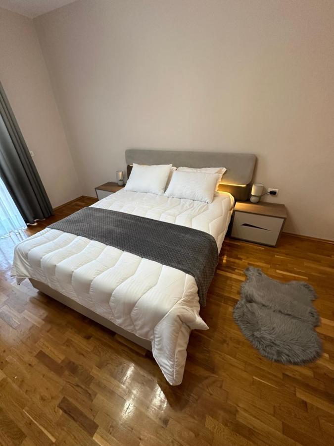 Villa Malo Guesthouse Korce Exterior photo